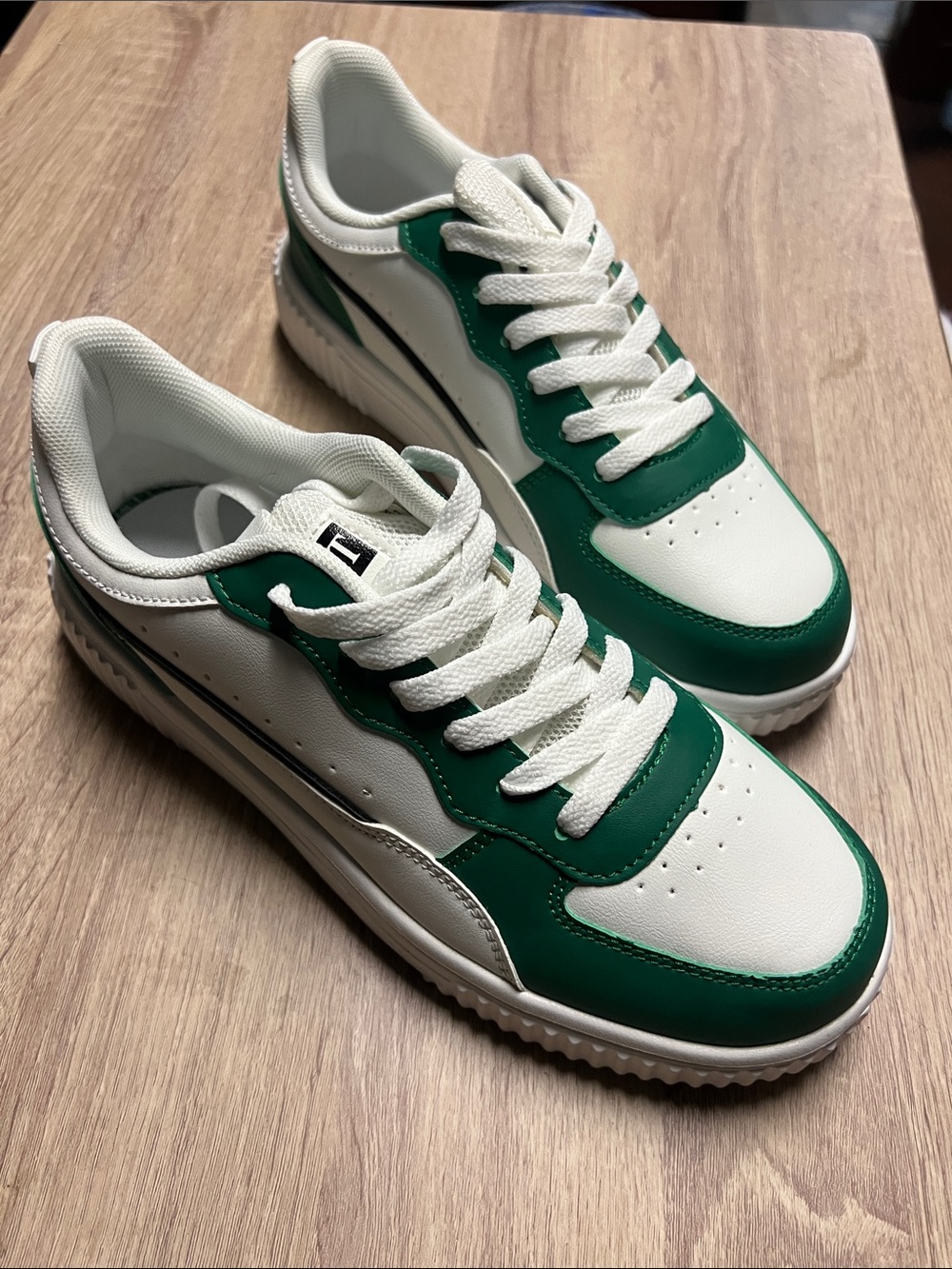 SHEIN White and Green Women's Low-Top Sneakers